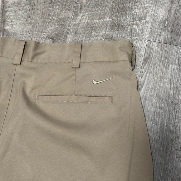 Men's Nike Performance 32 Medium Golf Shorts Khakis Chino Khaki Gripper Waist - Picture 6 of 9